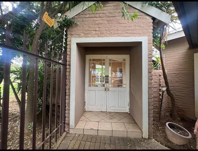 3 BEDROOM HOUSE FOR SALE IN GREENHILLS